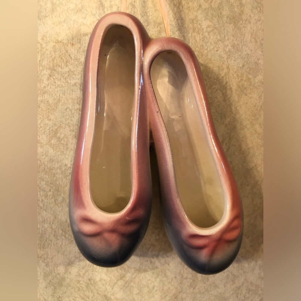 COPY - VTG 80s Porcelain Ballet Slipper Pink/Purple Wall Hanging Art Girls Bedr…